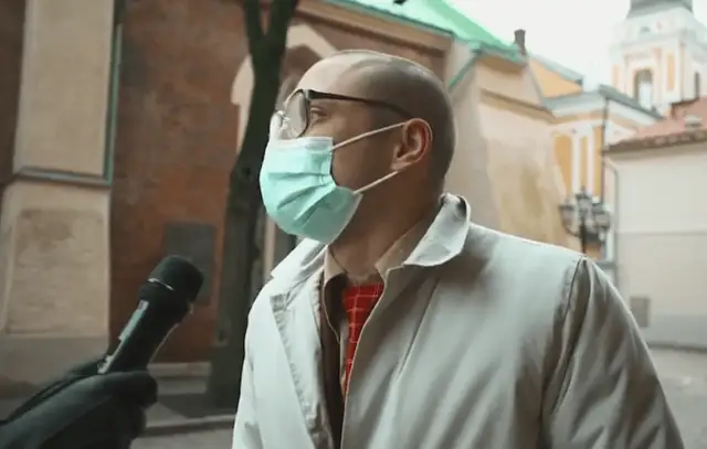 «Приходится праздновать Новый год в Латвии, а для этого нужно повысить себе зарплату»: разговор с депутатом (ВИДЕОшутка)