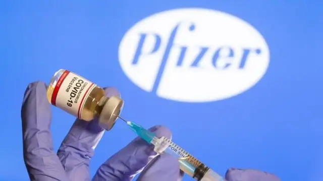 В марте будет готова вакцина против «омикрона»: глава Pfizer