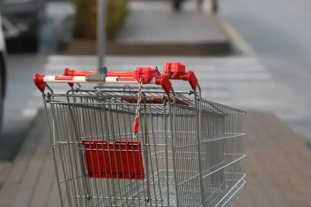 Līgo dienā un Jāņos mainīsies tirdzniecības centru darba laiki Rīgā