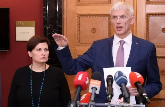 Kariņš pieprasījis Viņķeles demisiju
