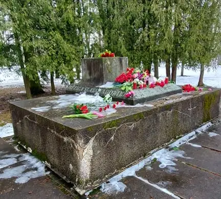 Naktī Jēkabpilī pazudis lielgabals no padomju memoriāla