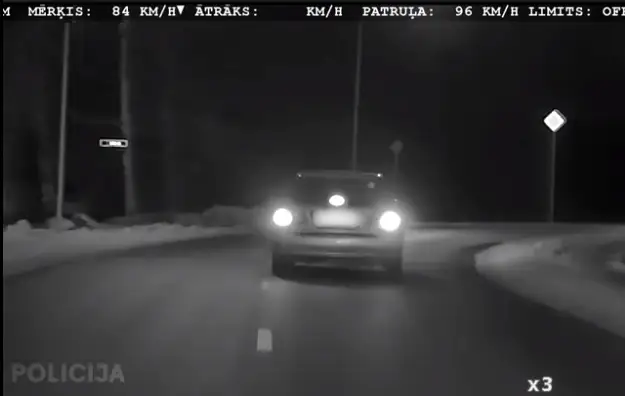Ночная погоня: 17-летний водитель нарушил всё, что мог (ВИДЕО)