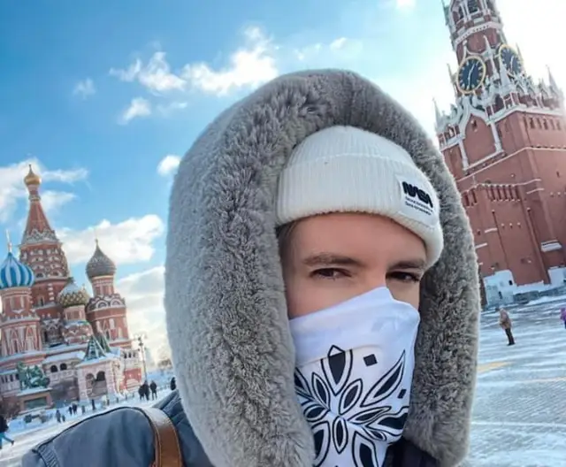 Дома работы нет. Известный латвийский певец уехал в Россию