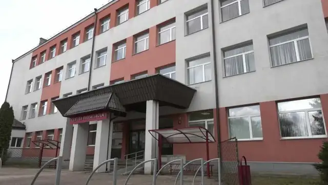 Бьёт, толкает, плюёт, а родители бездействуют! Переполох в школе Елгавы