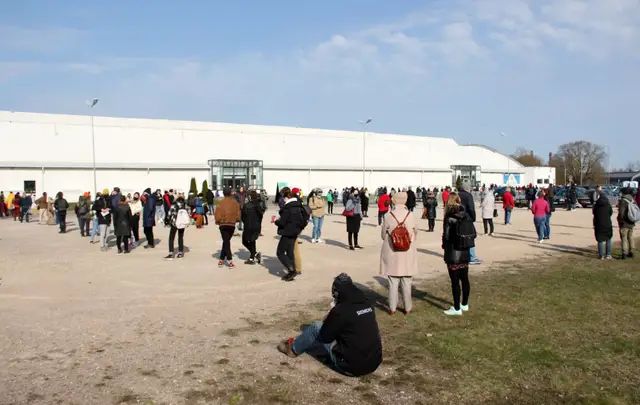 Rindā pie Ķīpsalas halles vakcinācijas centra noģībis cilvēks