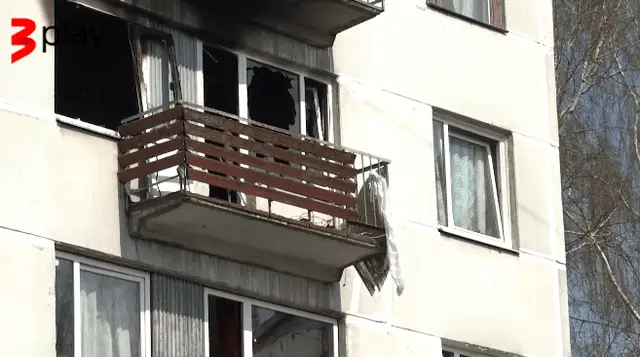 Пожар в Пурвциемсе: мужчина вылез из горящей квартиры по занавескам