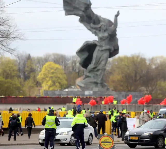 Янис Урбанович: продолжая разделять и унижать…