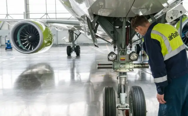 Сотни человек останутся без работы: в airBaltic начинаются массовые сокращения