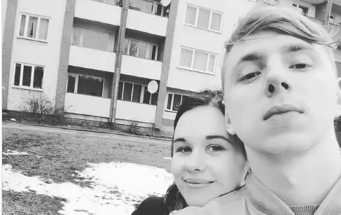 Популярного латвийского рэпера обвинили в насилии и приостановили его песни на радио
