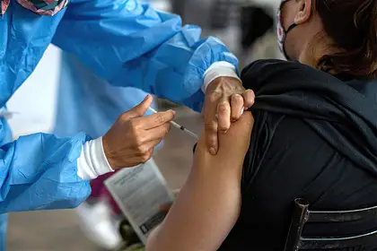 На прививку становись! Чем поможет вакцинация? Ответы и мнения врачей и ученых