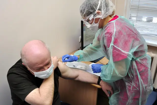 Обязательная вакцинация: Греция ввела штрафы для непривитых пенсионеров