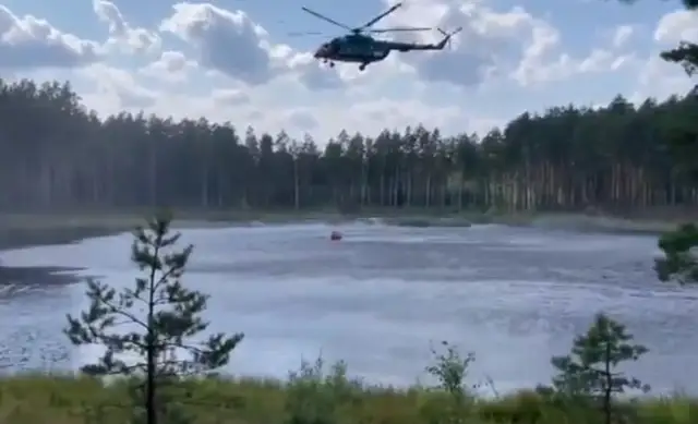 В результате пожара в Гаркалне выгорел 21 гектар леса: тушили с вертолета (ВИДЕО)