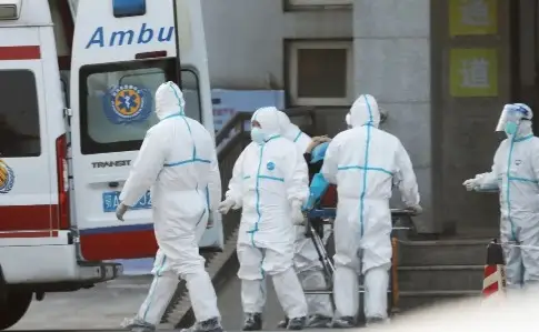 Вирусолог Джонс: дельта-штамм не самоликвидировался, заболеваемость упала из-за вакцинации