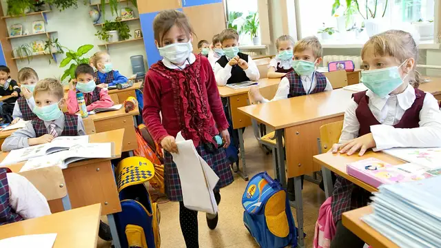 На следующей неделе младшеклассники вернутся в школы: а у Минобраза плана действий пока нет — «Diena»
