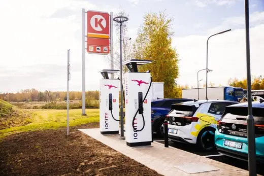 «Circle K Latvia» atklāj pirmo «Ionity» tīkla lieljaudas elektrouzlādes staciju Latvijā