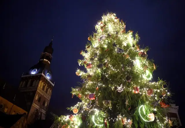 Pirmajā adventē iedegs Rīgas Ziemassvētku egles