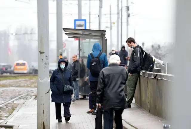 Sabiedriskā transporta pasažierus šogad sagaida uzlabojumi: ministrs