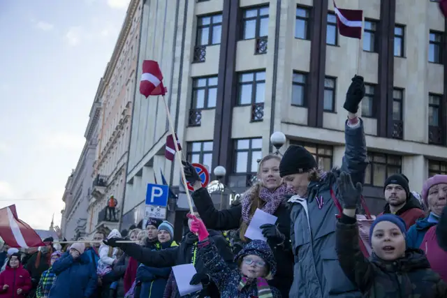 Aptauja: 79% iedzīvotāju par aktuālu problēmu attieksmē vienam pret otru atzīst uzskatu polarizāciju