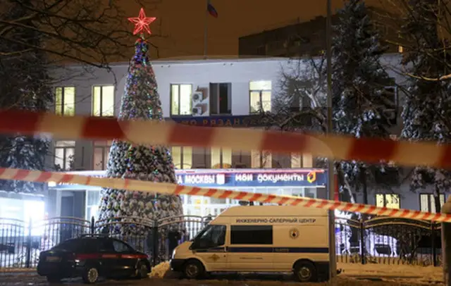 В ответ на просьбу надеть маску мужчина открыл стрельбу в многофункциональном центре Москвы: есть погибшие