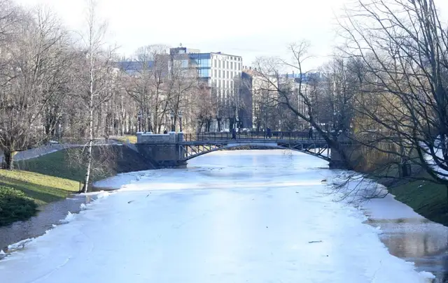 Naktī Rīgā Pilsētas kanālā ielūzis cilvēks