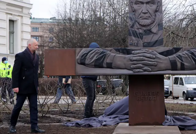 Латвия возвращается в СССР, коли памятник диссиденту открывает идейный наследник Андропова: «Неаткарига»