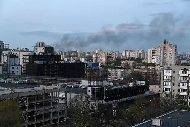 В Киеве и области слышны взрывы: Кличко заявил о попаданиях в два жилых дома