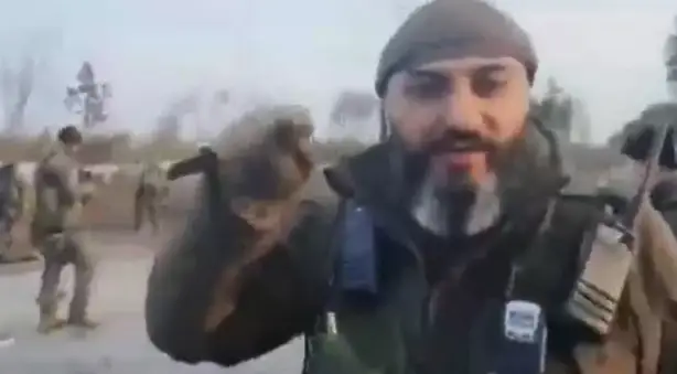 В сети появилось видео убийства российского военнопленного под Киевом. Что известно