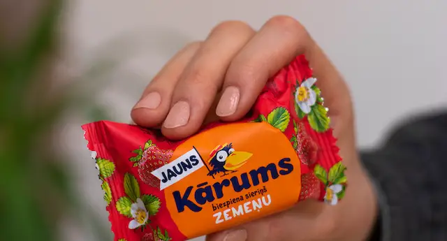 Женщина в шоке от цены на сырок «Карумс» в Литве (ФОТО)