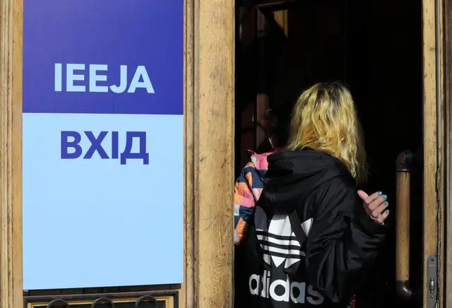 Rīgas pašvaldība līdz gada beigām pagarinās braukšanas maksas atvieglojumus Ukrainas bēgļiem