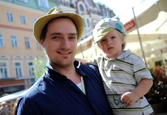 В зарплате не потерял: латвийский актёр ушел сначала в санитары, а теперь ремонтирует квартиры