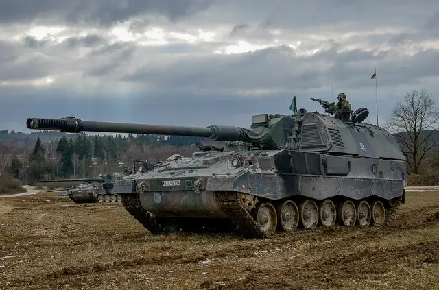 Германия начала передачу Украине тяжелого вооружения: первыми стали семь САУ PzH 2000
