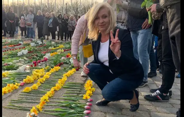 Deputātei Ločmelei par ētikas pārkāpumiem notikumos pie pieminekļa Uzvaras parkā izsaka rakstveida brīdinājumu