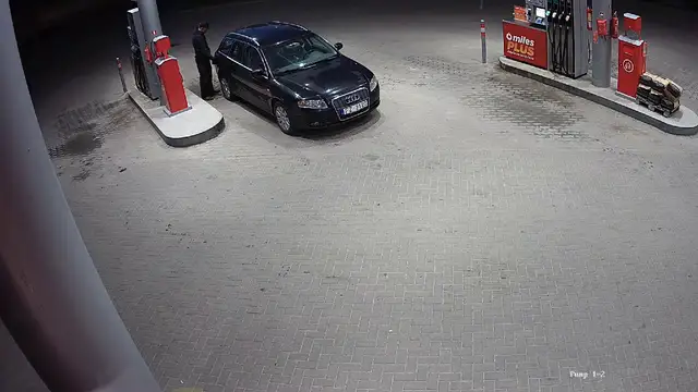 Заправился на большую сумму и не заплатил: полиция ищет похитителя топлива