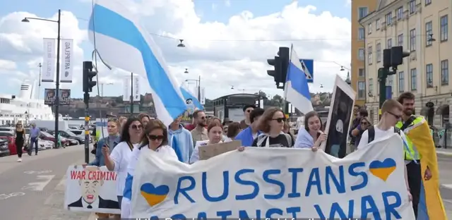 Россияне за рубежом проводят глобальную акцию «Не привыкайте к войне»