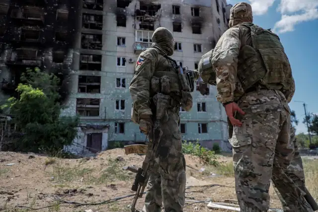 Двух российских военных задержали в оккупированной части Херсонской области по обвинению в убийстве нескольких человек