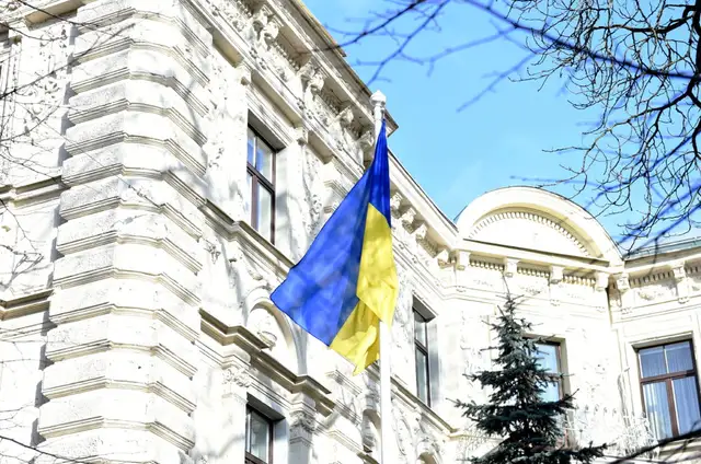 Piemēro sabiedrisko darbu personai par naidīgu e-pasta vēstuļu sūtīšanu Ukrainas vēstniecībai