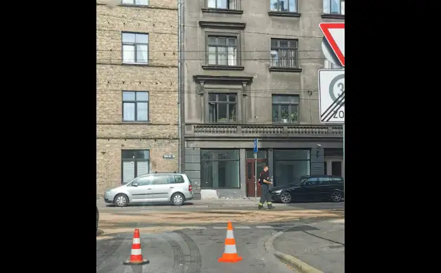 Аннушка? В Риге перекрыли улицу из-за пролитого растительного масла