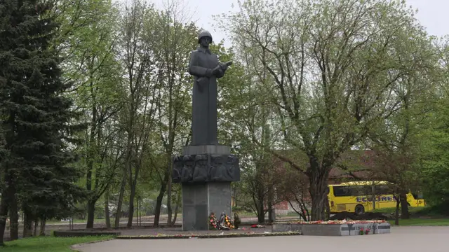 Rēzeknes pašvaldība neatklāj, kad un par cik demontēs padomju armijai veltīto pieminekli