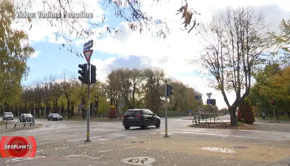Найдем виновника! В Вентспилсе на пешеходном переходе сбили 11-летнюю девочку: водитель скрылся