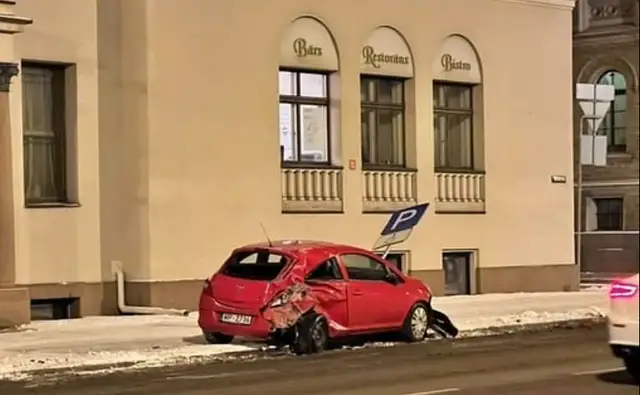 В центре Риги столкнулись троллейбус и пять автомобилей