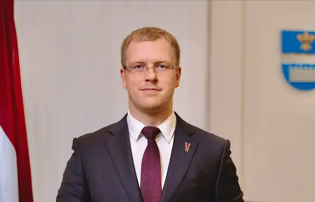 Полиция возбудила дело против Элксниньша: он находился в опасно дрифтующем автомобиле (ВИДЕО)