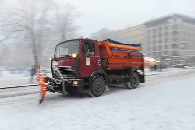 Rīgā sniega dēļ kavējas sabiedriskais transports