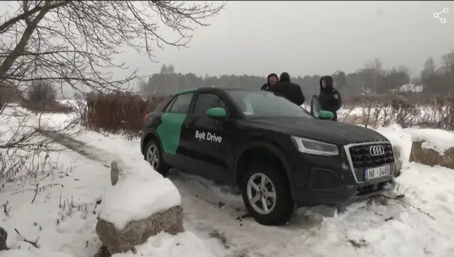 В Дрейлини полиция поймала пьяную компанию за рулем шерингового Bolt drive, но не смогла доказать их вину