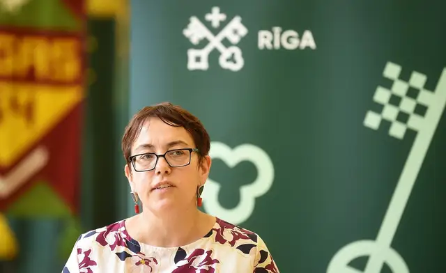Rīgas dome: pēc balsojuma no amata atbrīvo Izglītības, kultūras un sporta komitejas vadītāju Ratinīku