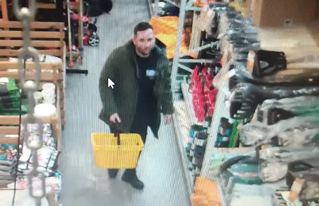 Полиция просит помощи в опознании мужчин (ФОТО)