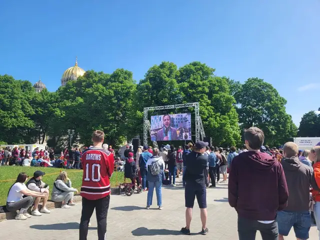 Полиция обвиняет Шлесерса в шествии людей на Эспланаду, чтобы поболеть за латвийких хоккеистов