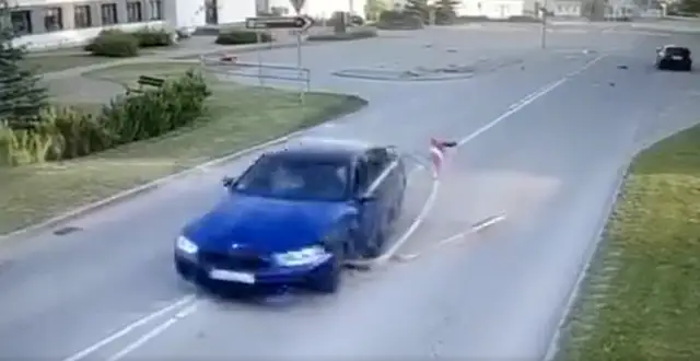 В Виляны автомобиль сбил фонарный столб и уехал вместе с ним. ВИДЕО