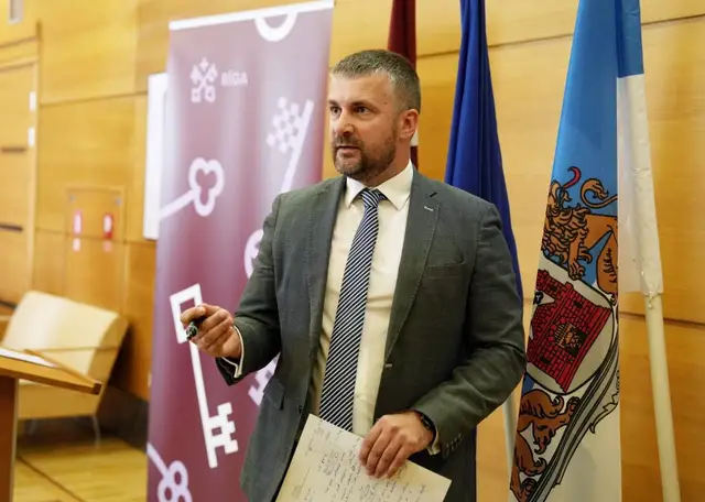 Rīgas domes Satiksmes departamenta amatpersonu disciplinārlietai beidzoties bez rezultāta, amatpersonas atjaunos amatā