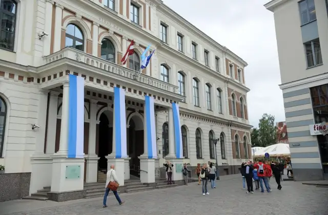 Trīs partiju bloks par koalīcijas izveidi runās ar citām Rīgas domē pārstāvētajām partijām