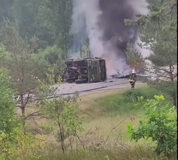 Снова горела военная техника; движение по Рижской объездной дороге восстановлено (ДОПОЛНЕНО; ВИДЕО)